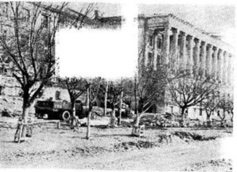 СВВМИУ (Голландия) :: Центральная  часть  главного  здания  училища  до  начала восстановительных  работ. Фото  1952 г.