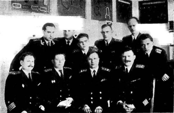 СВВМИУ (Голландия) :: Группа преподавателей во главе с начальником кафедры Ф.Е. Семикиным. Фото 1958 г.