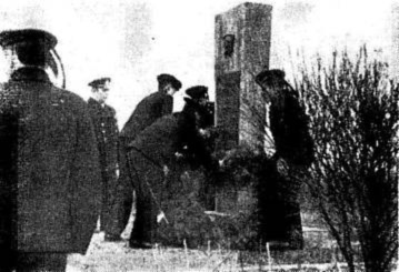 СВВМИУ (Голландия) :: Возложение венков к памятнику курсантам, погибшим в Великую Отечественную войну. Фото 1973 г