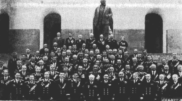 СВВМИУ (Голландия) :: Группа офицеров и сотрудников училища — ветеранов Великой Отечественной войны. Фото  1975 г.